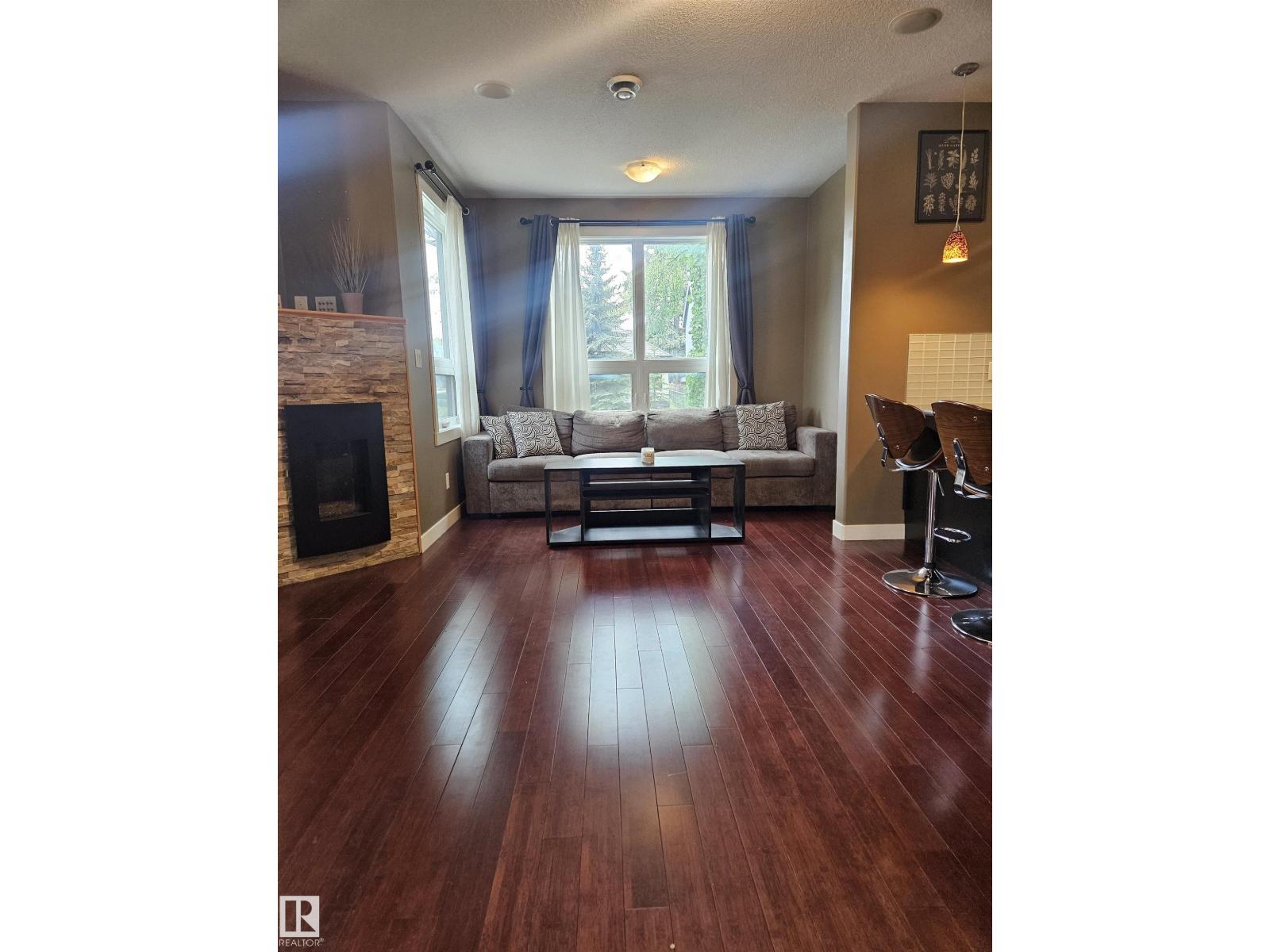 8306 108 ST NW - 29