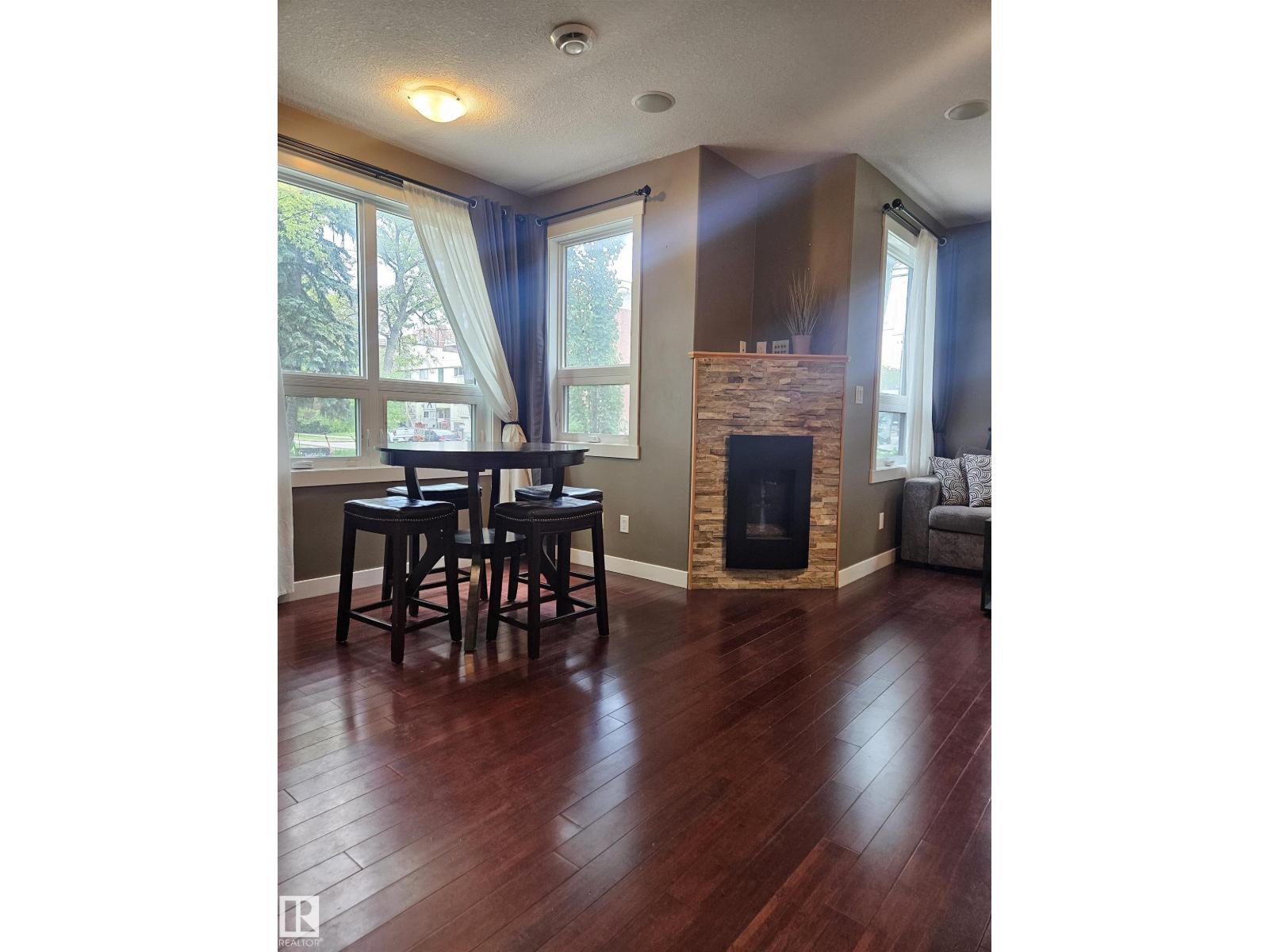 8306 108 ST NW - 31