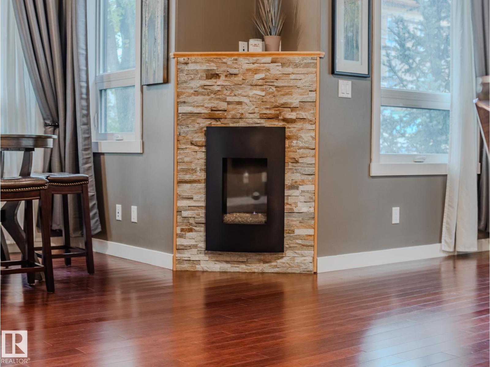 8306 108 ST NW - 33