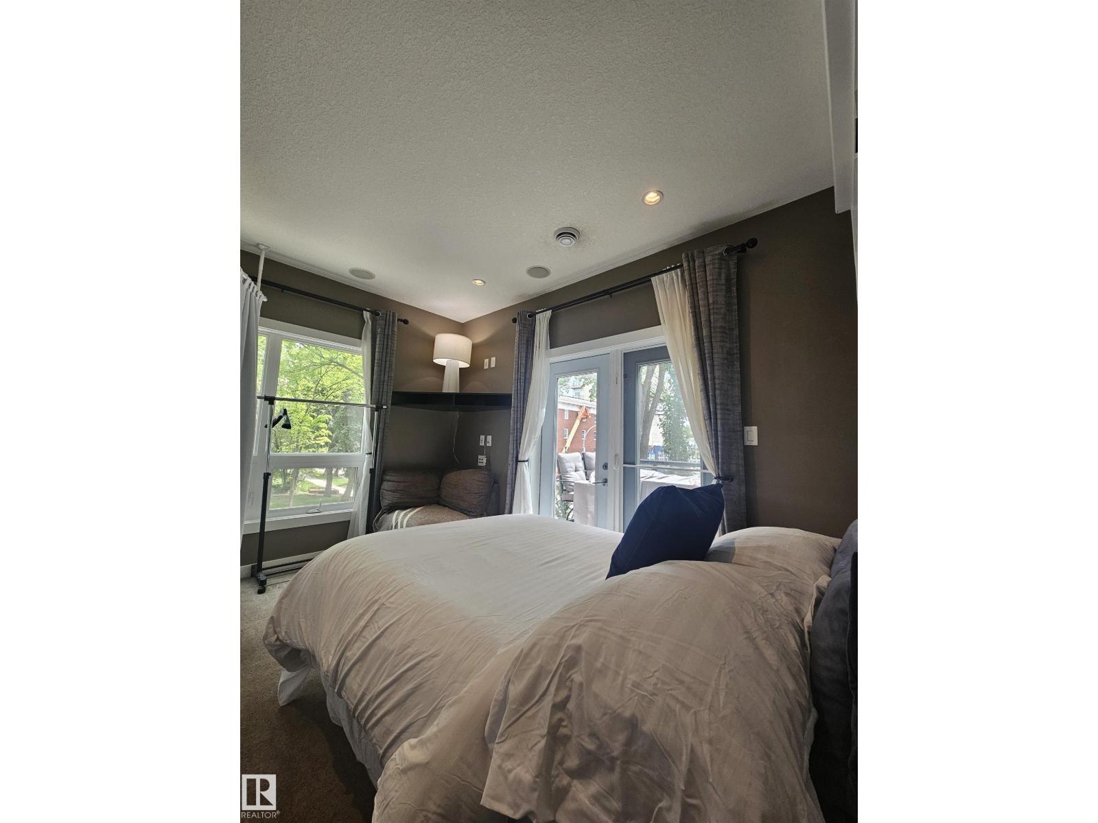 8306 108 ST NW - 48
