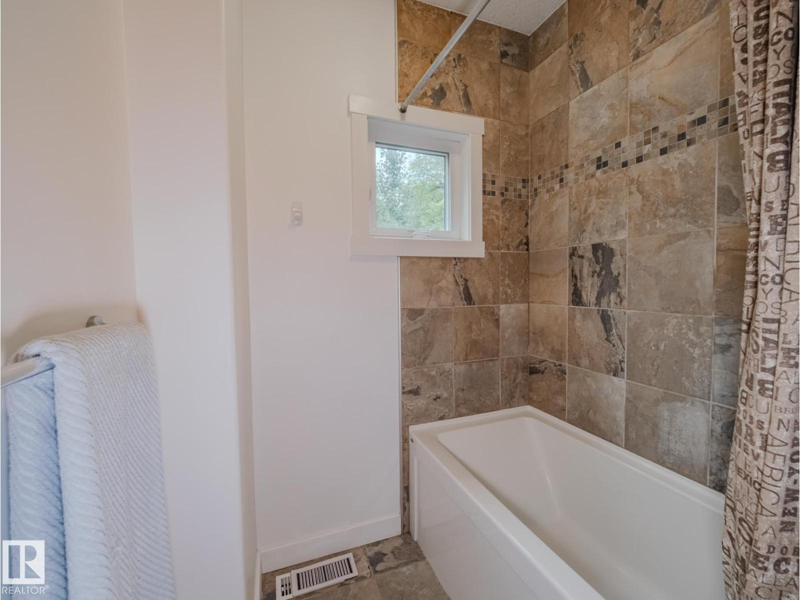 8306 108 ST NW - 62