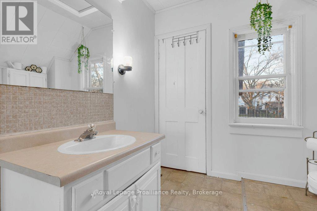 431 MAIN STREET - 19