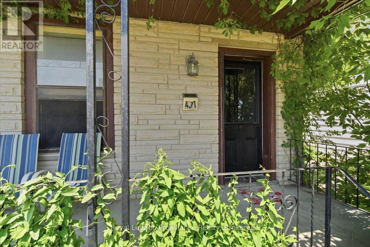 431 MAIN STREET - 5