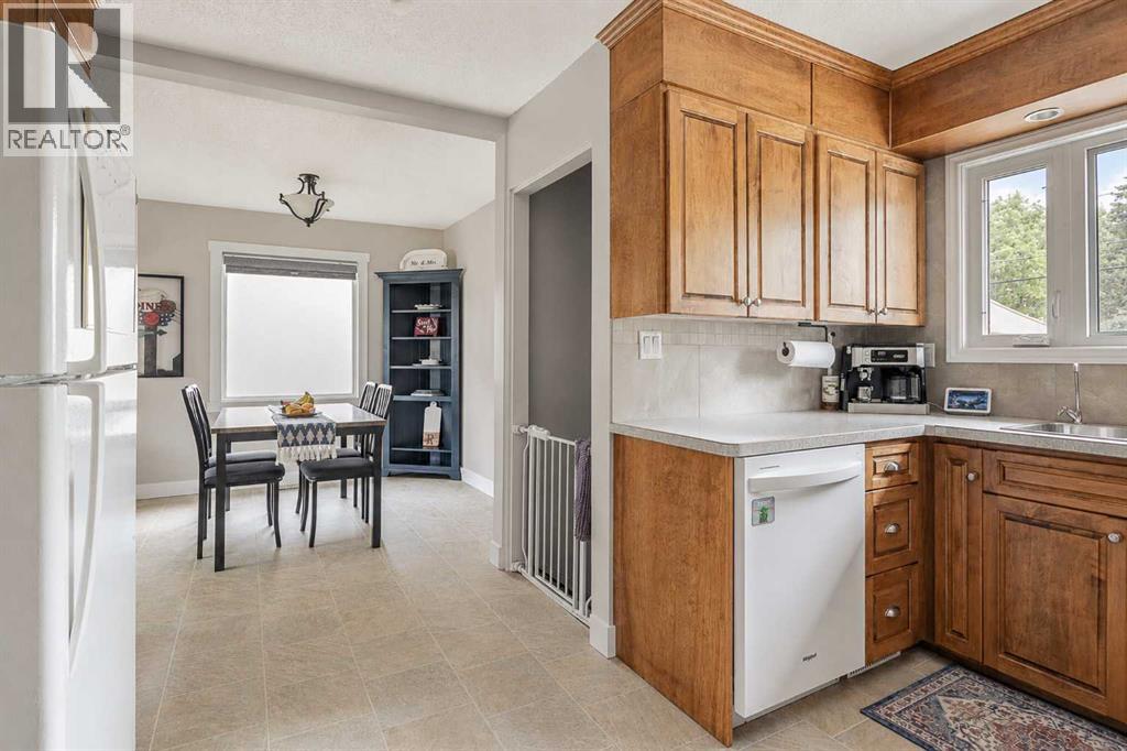 56 Chinook Crescent W — photo 14