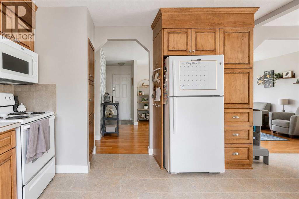 56 Chinook Crescent W — photo 15