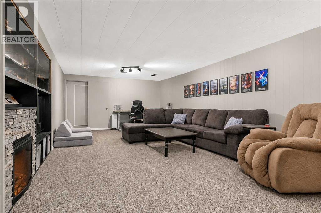 56 Chinook Crescent W — photo 29