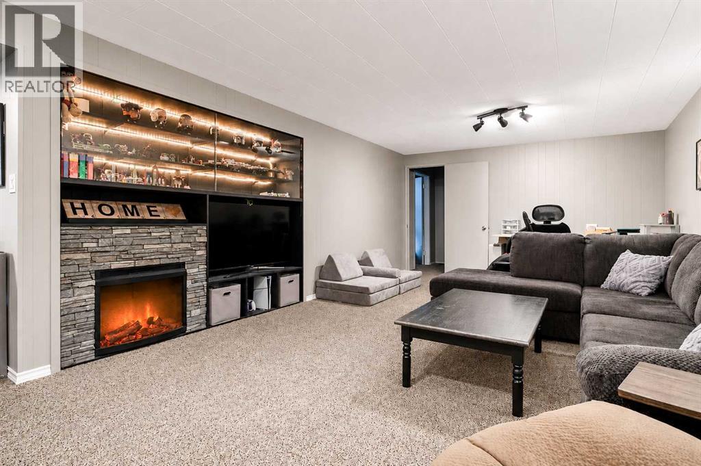 56 Chinook Crescent W — photo 30
