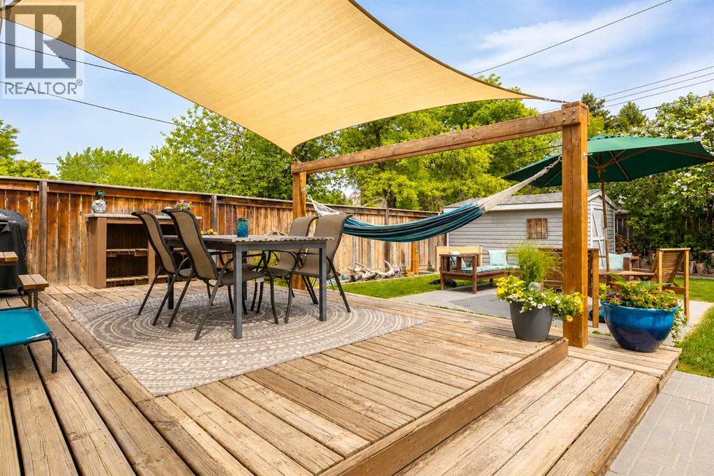 56 Chinook Crescent W — photo 33