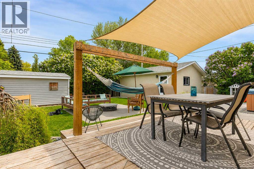 56 Chinook Crescent W — photo 34