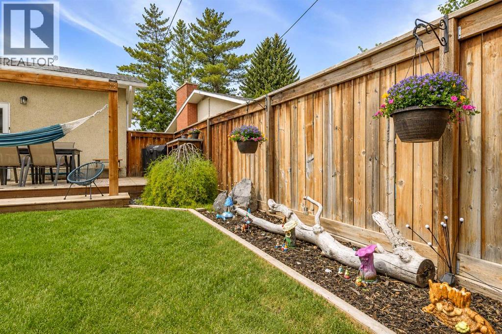 56 Chinook Crescent W — photo 36