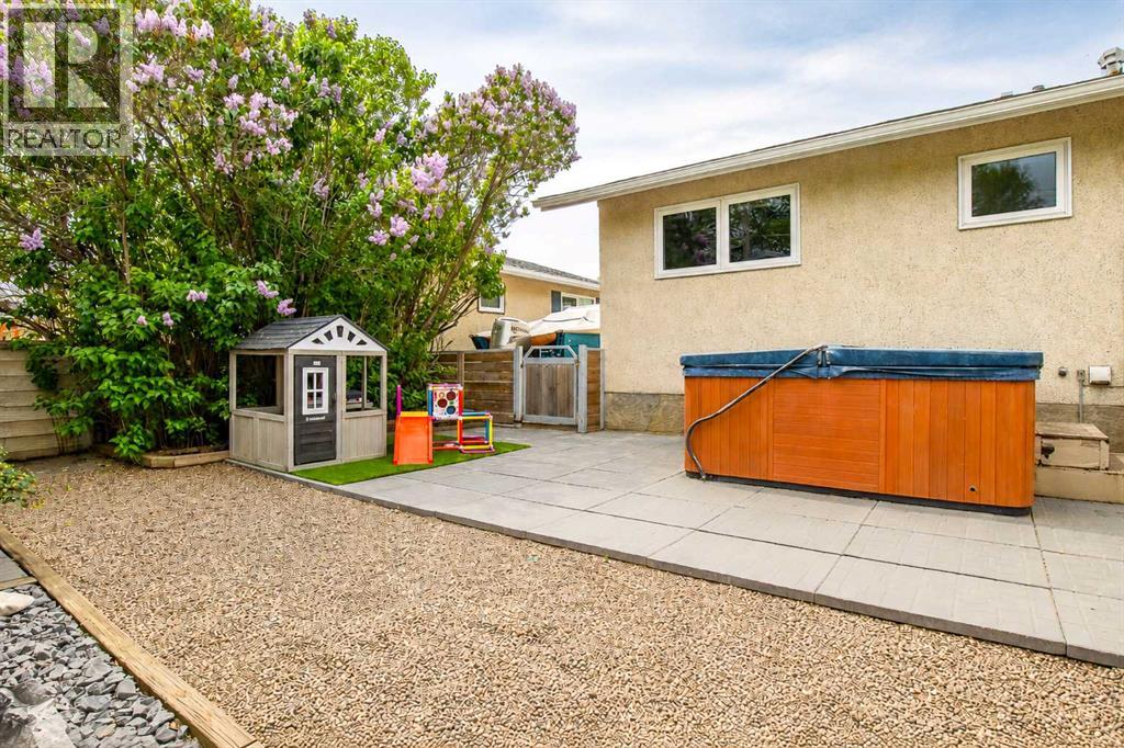 56 Chinook Crescent W — photo 39