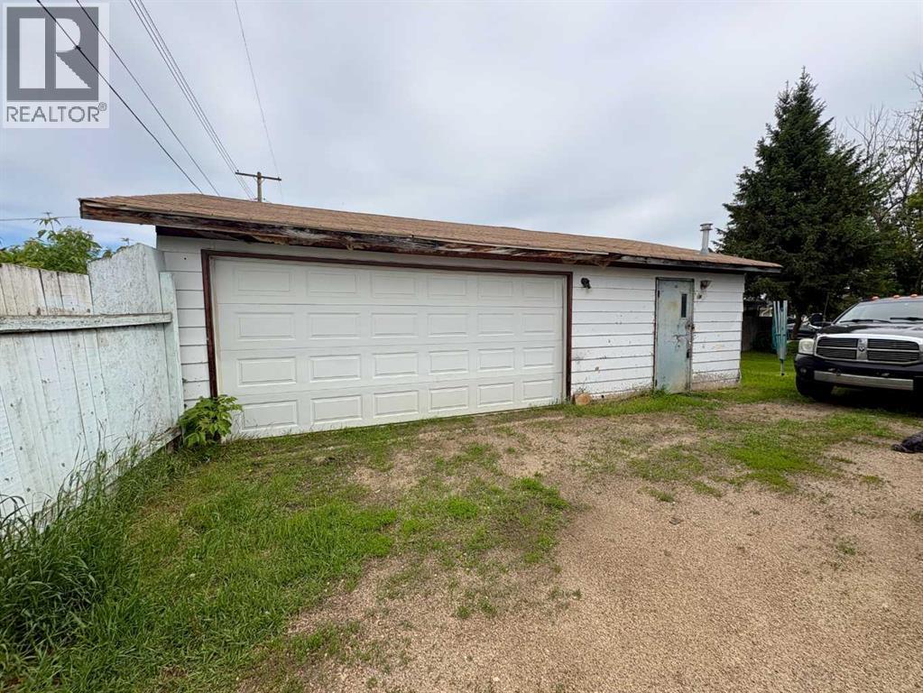 5028 48 Street — photo 36