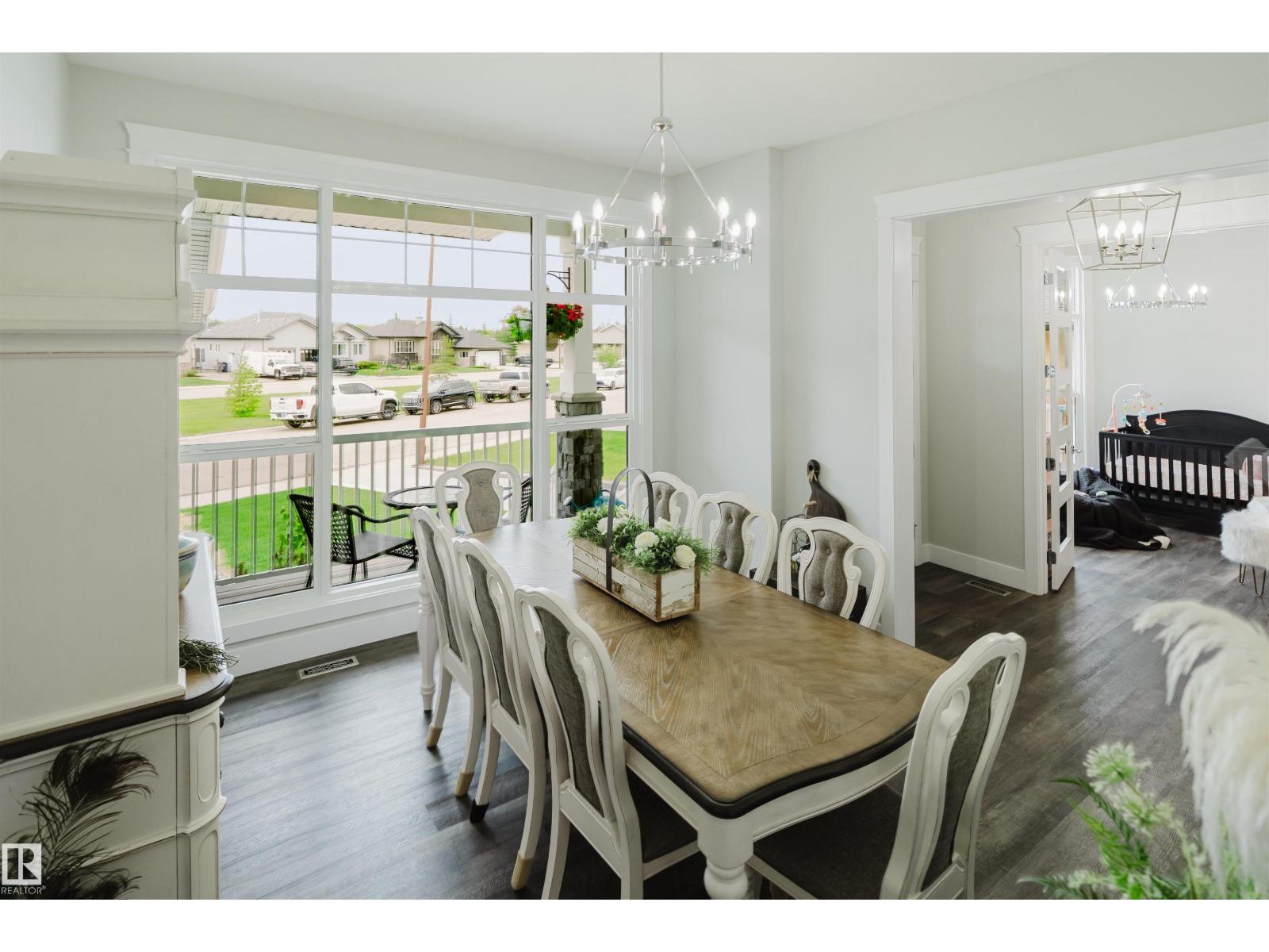 5749 43 AV — photo 9