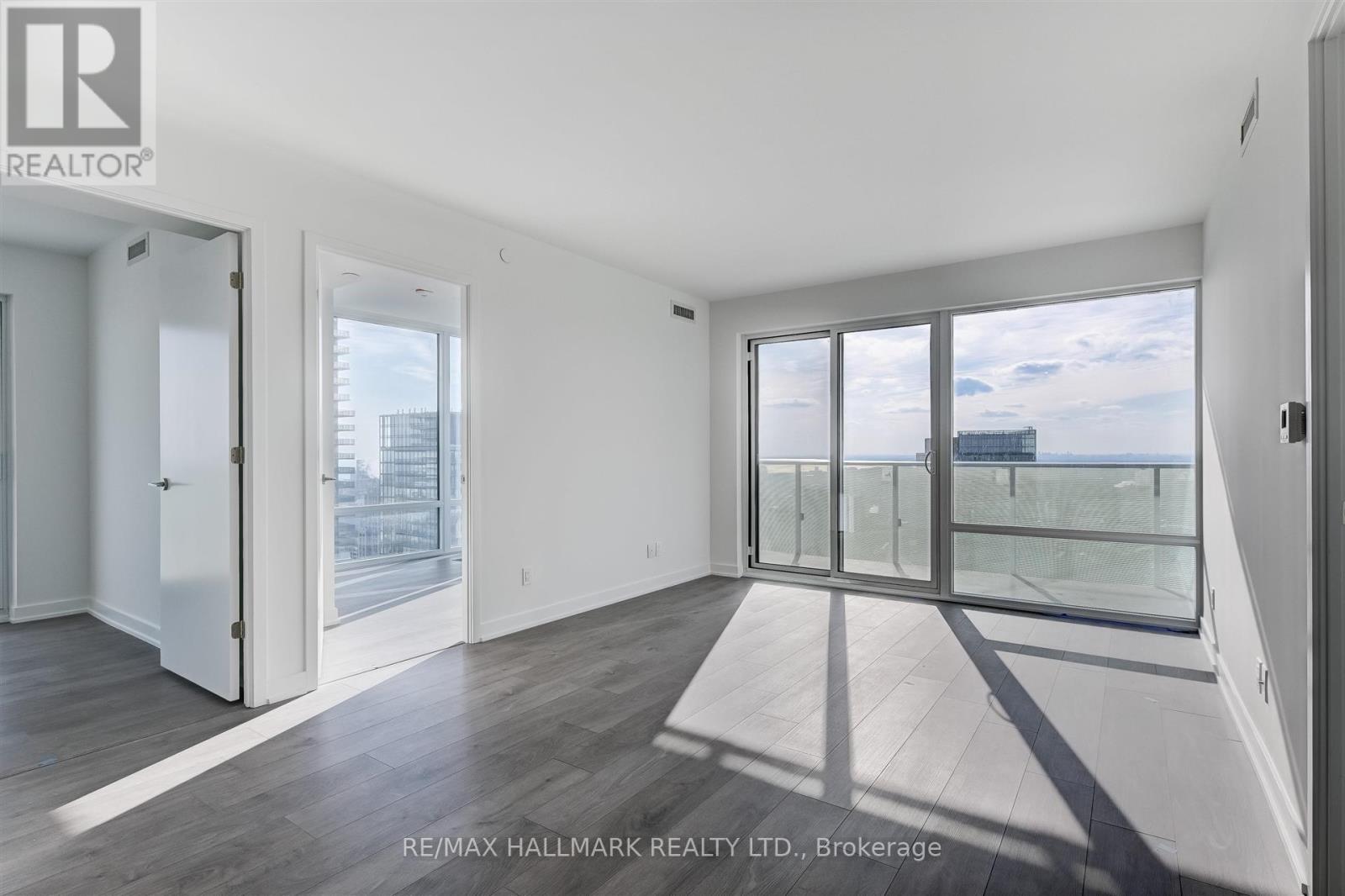 Listing photo of 5212 - 501 YONGE STREET