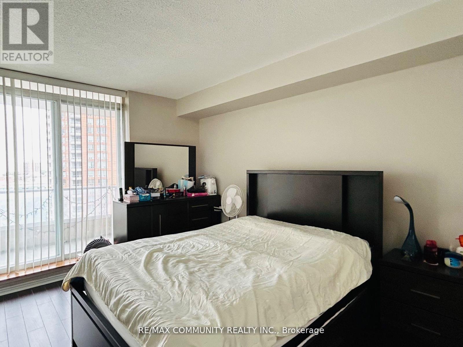 #1008 430 MCLEVIN AVENUE - 15