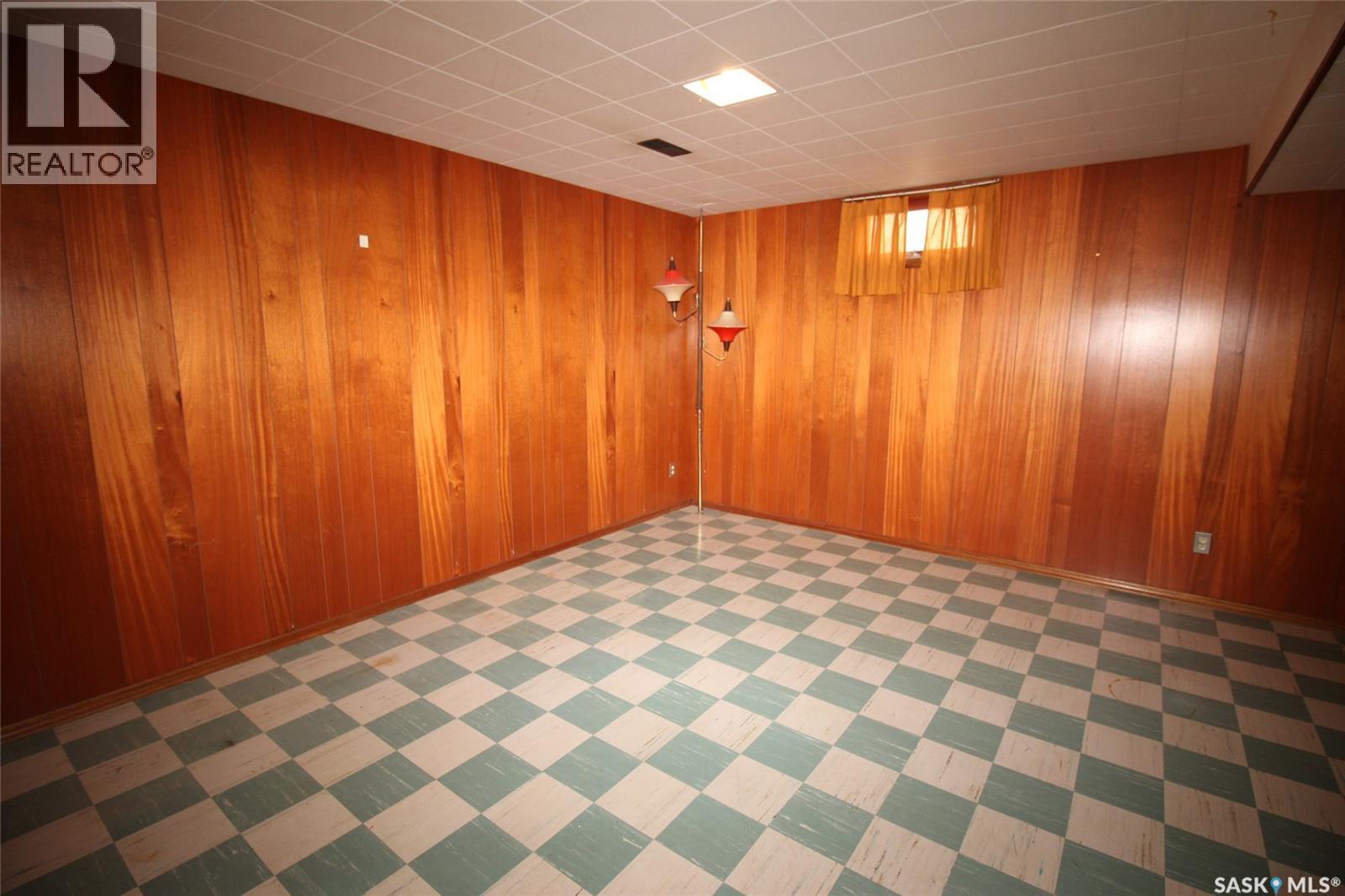 175 6th AVENUE W - 14