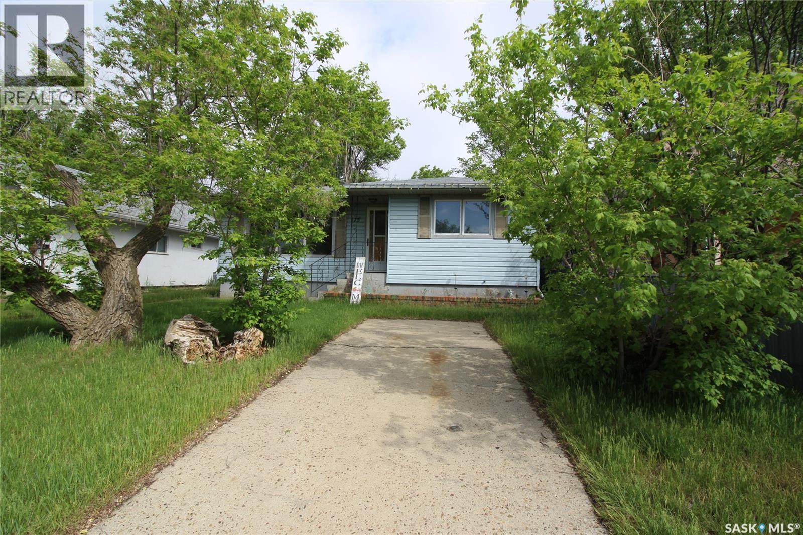 175 6th AVENUE W - 29