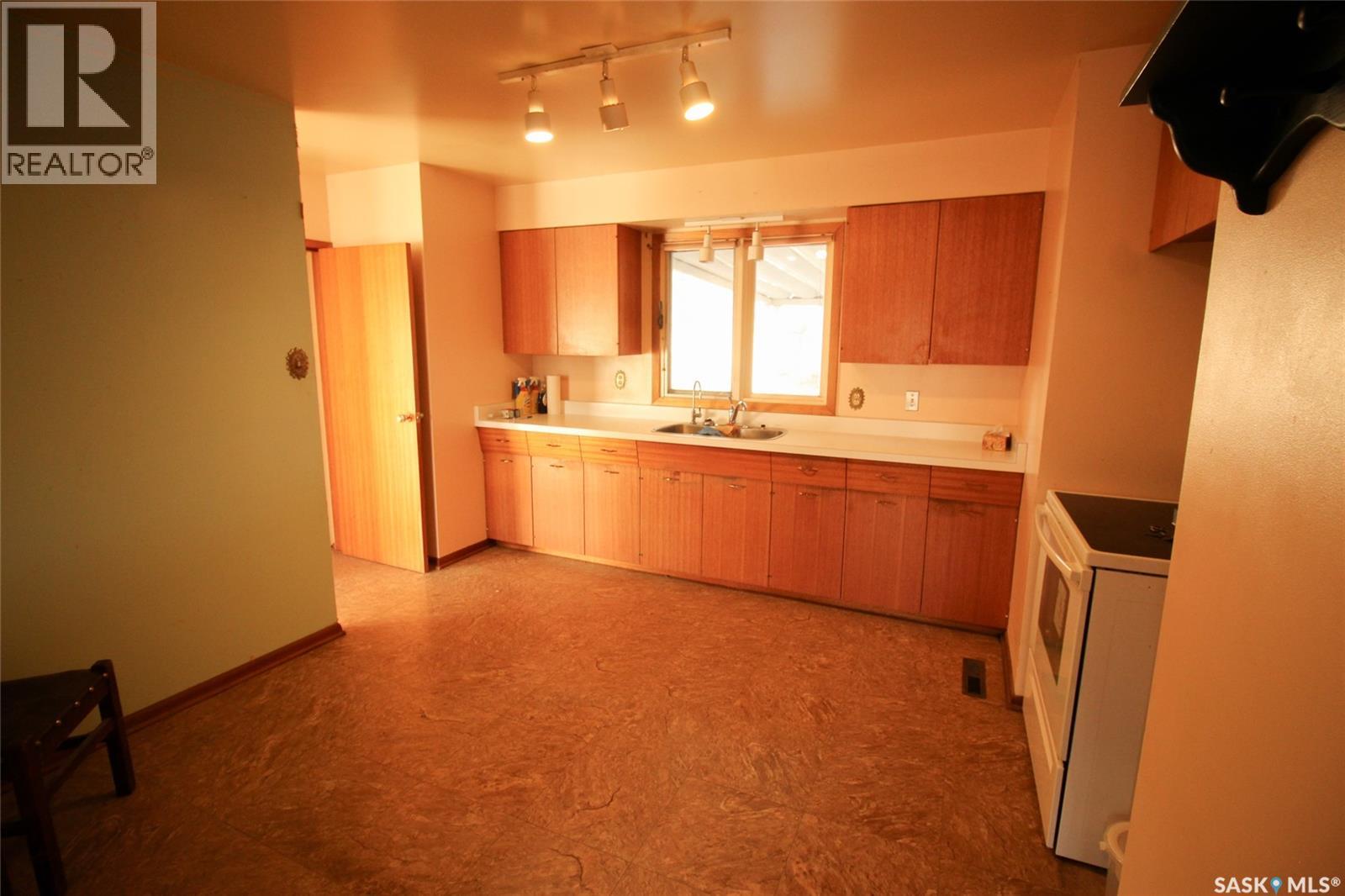 175 6th AVENUE W - 5
