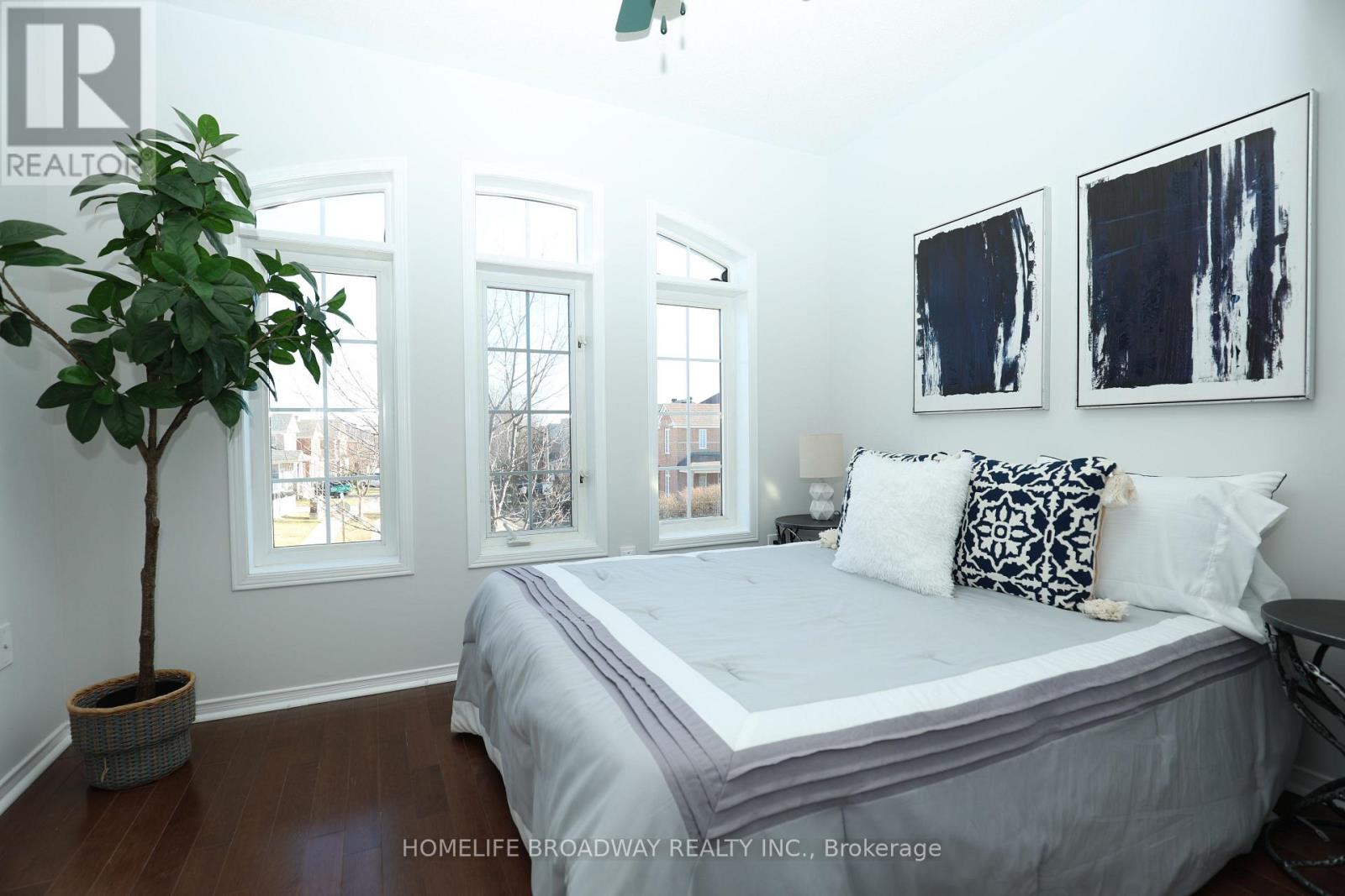 378 BUR OAK AVENUE - Image 11