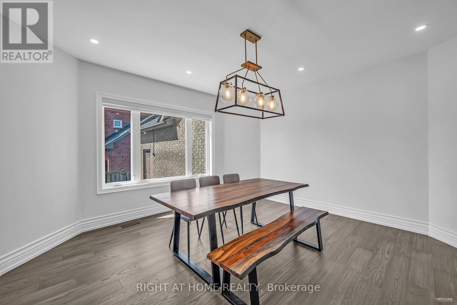1092 STONEHAVEN AVENUE - 11