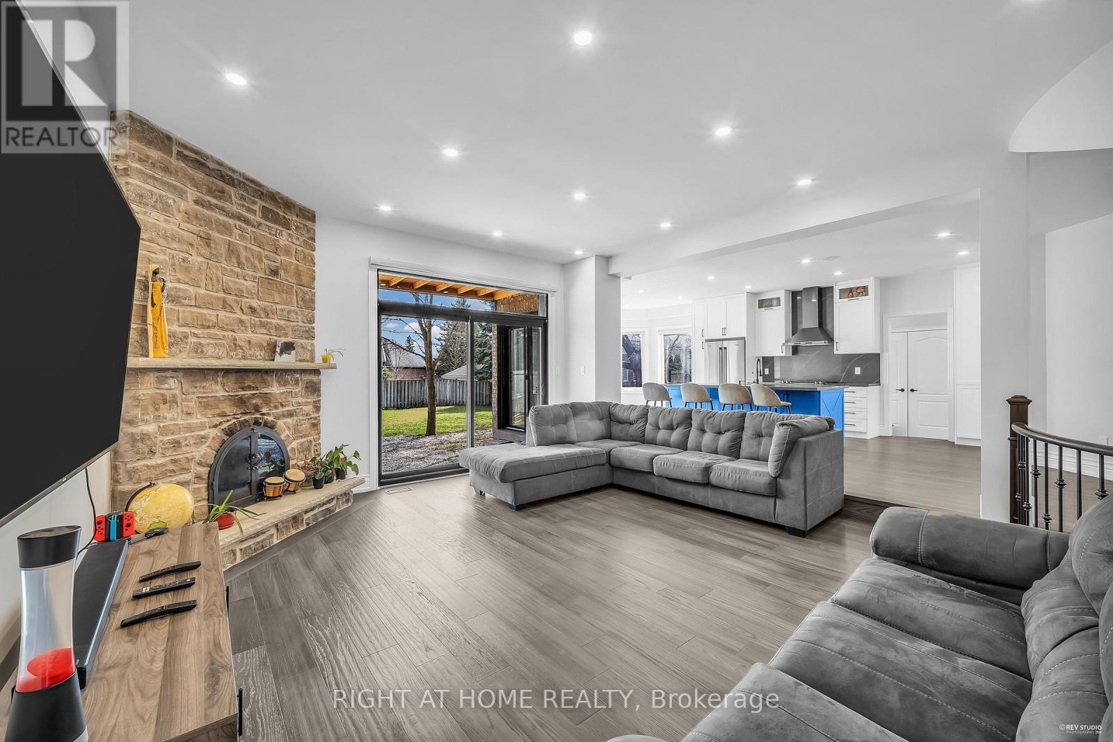 1092 STONEHAVEN AVENUE - 12