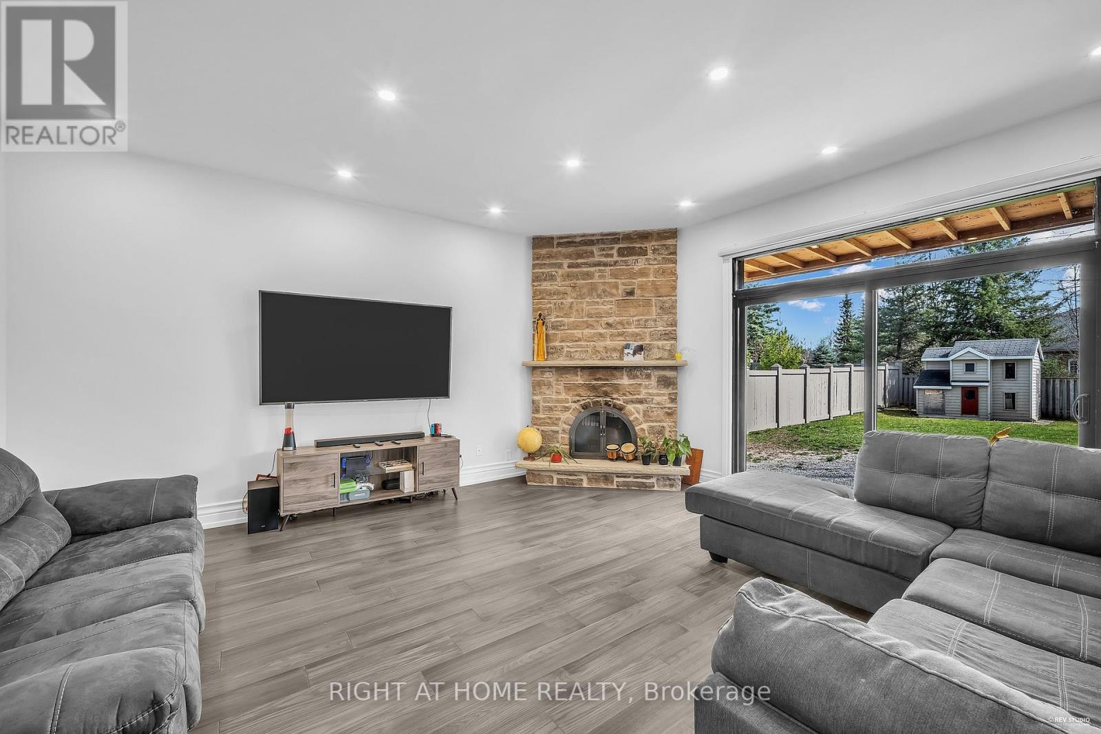 1092 STONEHAVEN AVENUE - 13