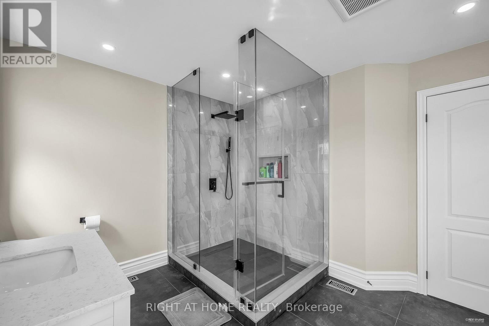 1092 STONEHAVEN AVENUE - 21