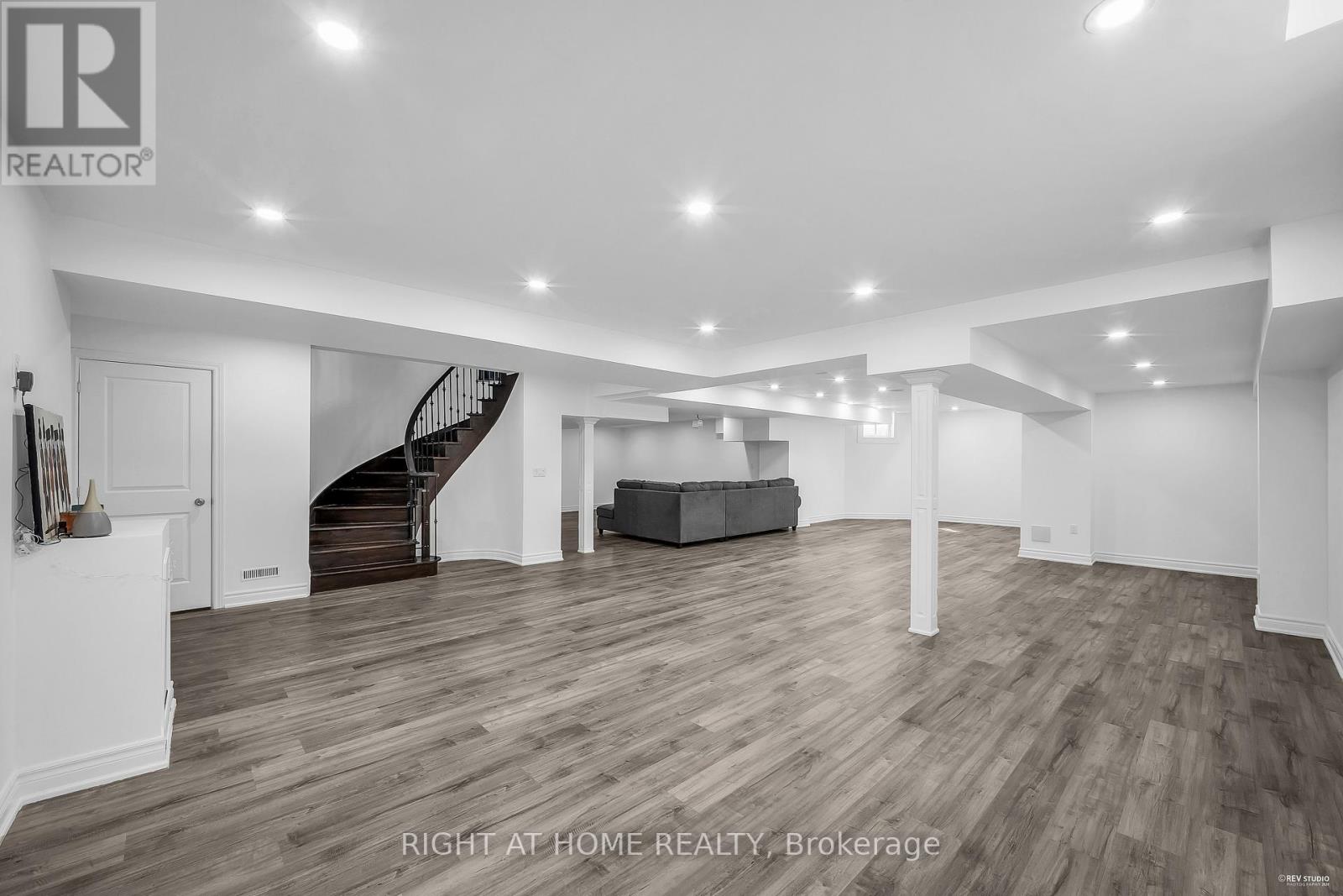 1092 STONEHAVEN AVENUE - 23