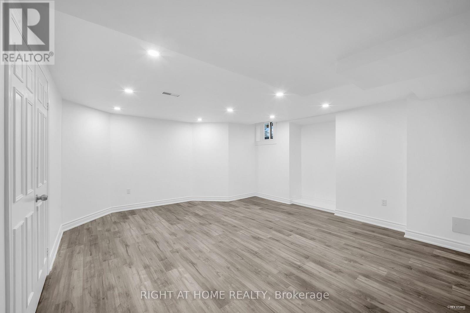 1092 STONEHAVEN AVENUE - 27