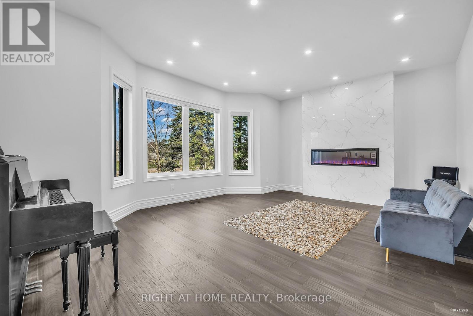 1092 STONEHAVEN AVENUE - 3