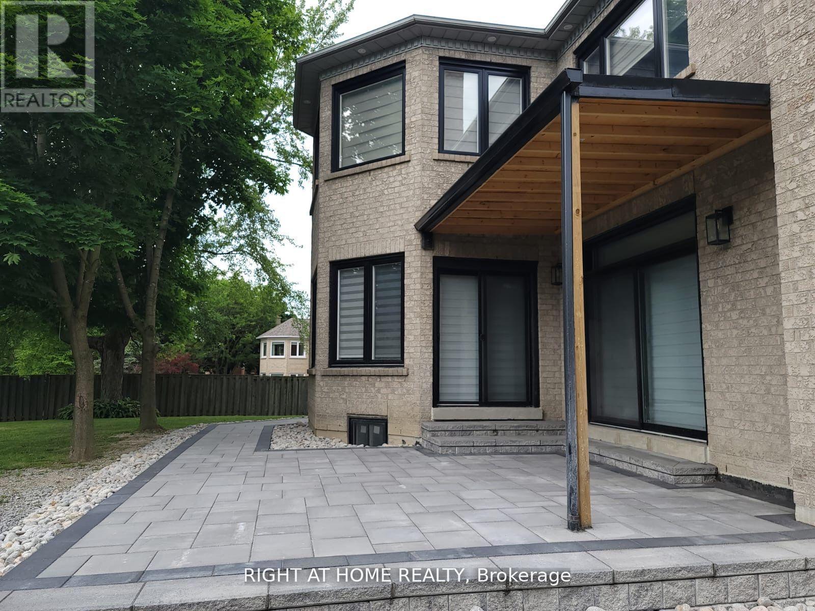 1092 STONEHAVEN AVENUE - 33