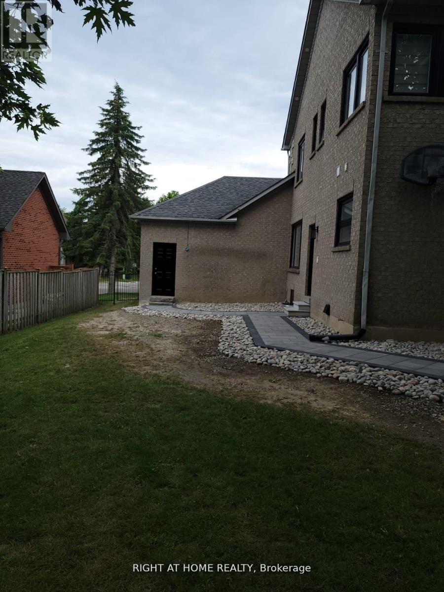 1092 STONEHAVEN AVENUE - 35