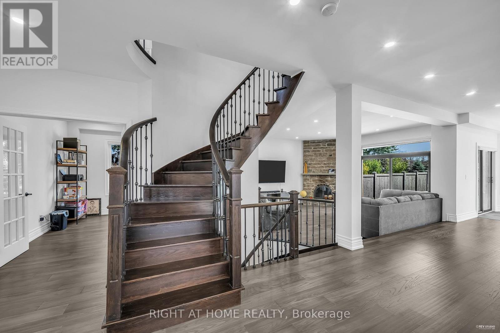 1092 STONEHAVEN AVENUE - 7