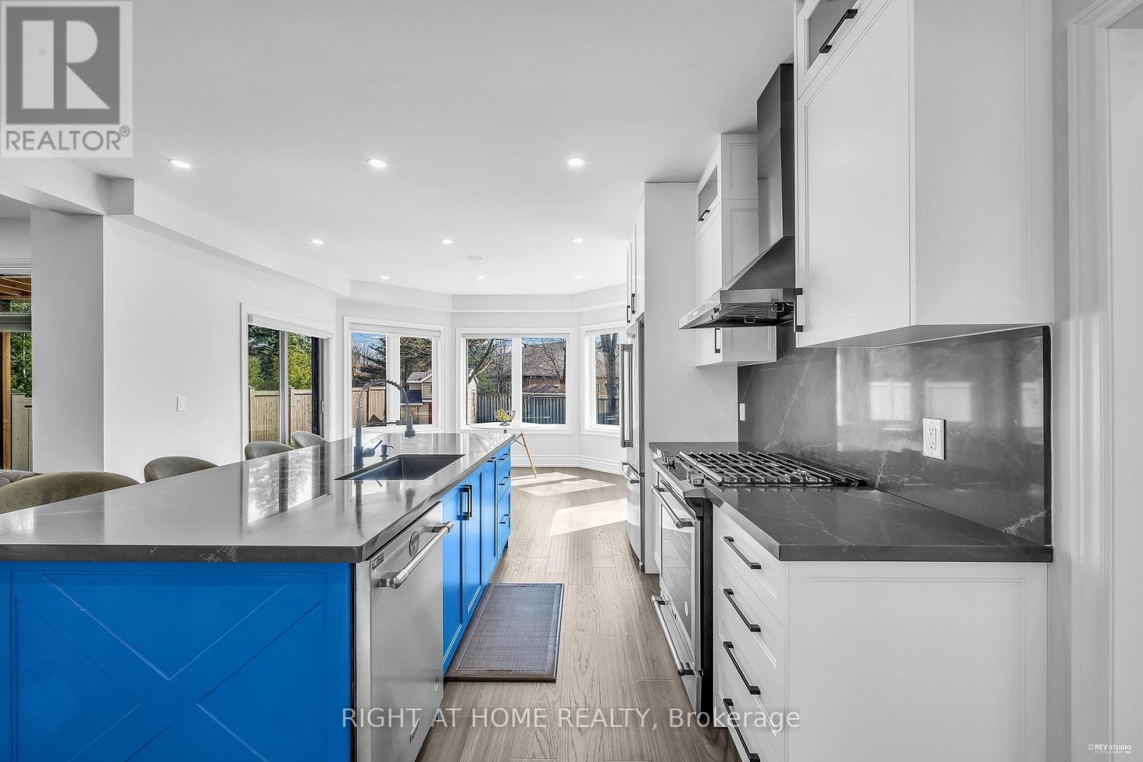 1092 STONEHAVEN AVENUE - 8