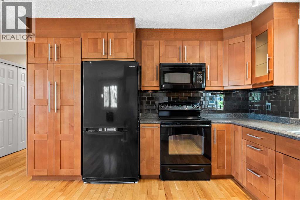 3243 Dover Crescent SE — photo 9