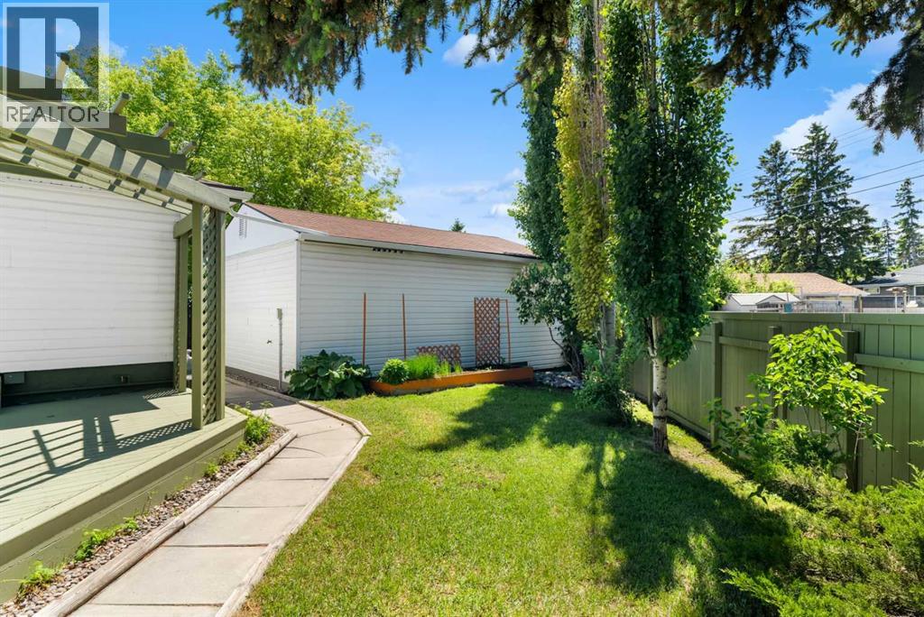 3243 Dover Crescent SE — photo 34