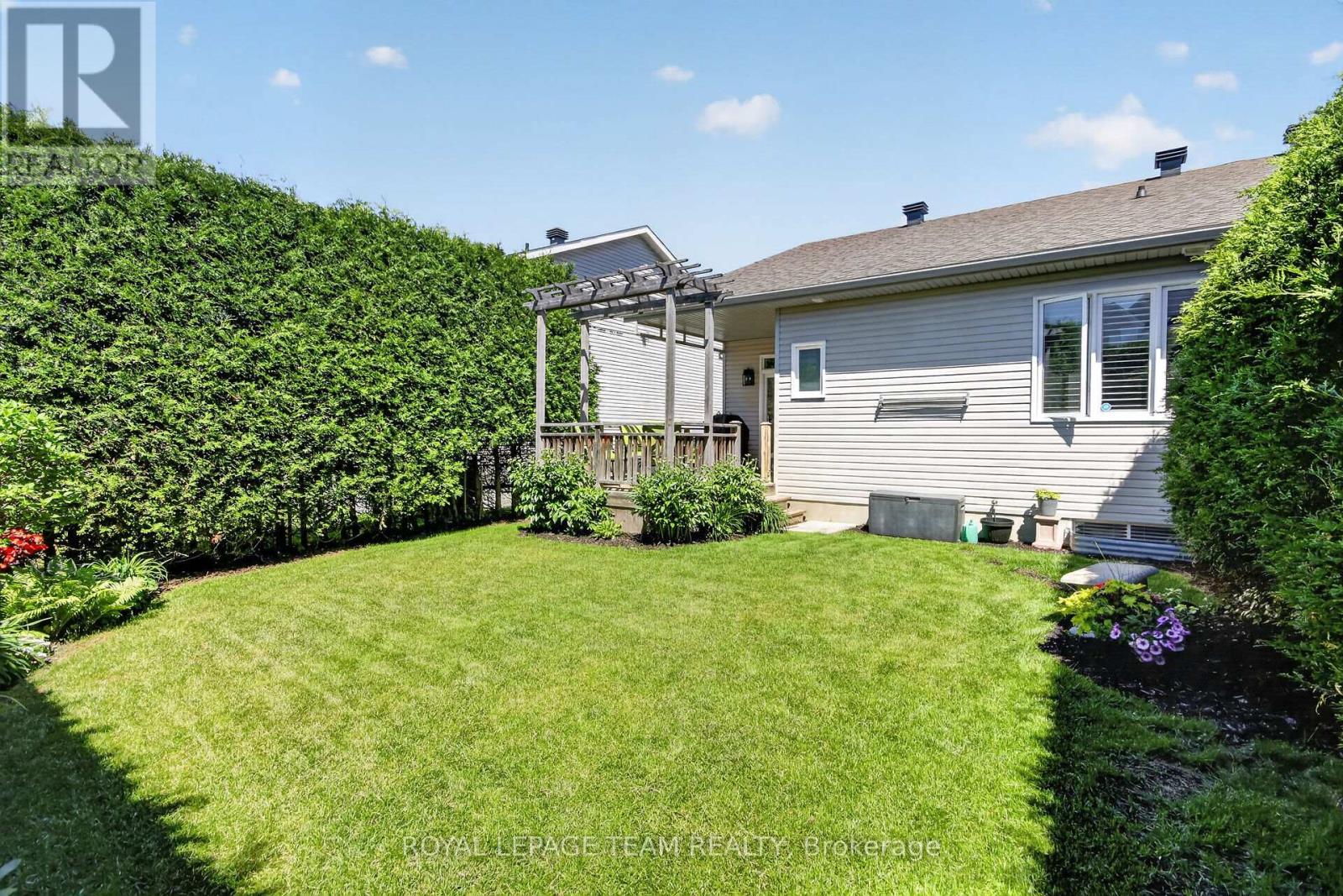 2 Bed, 3 Bath House for Sale in Ottawa – 14 SAMARA PLACE, Ottawa – MLS# X13425672 - Image 32