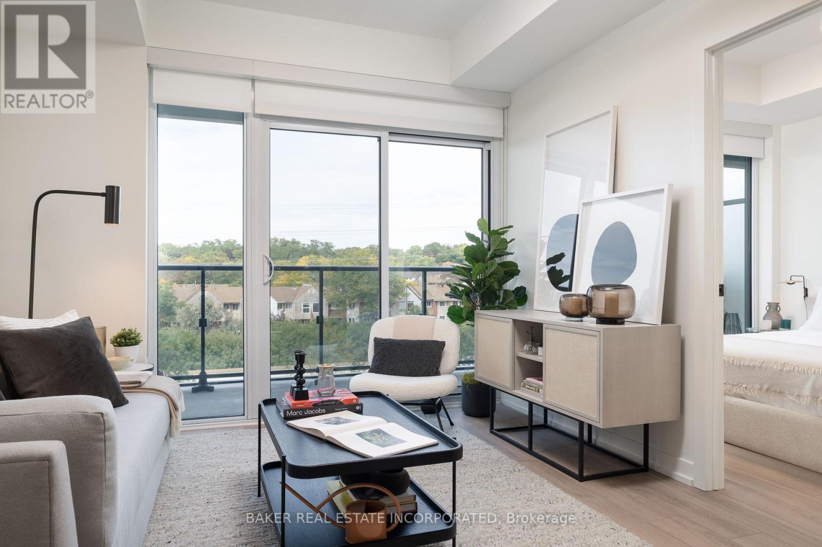 Listing photo of 515 - 740 DUPONT STREET