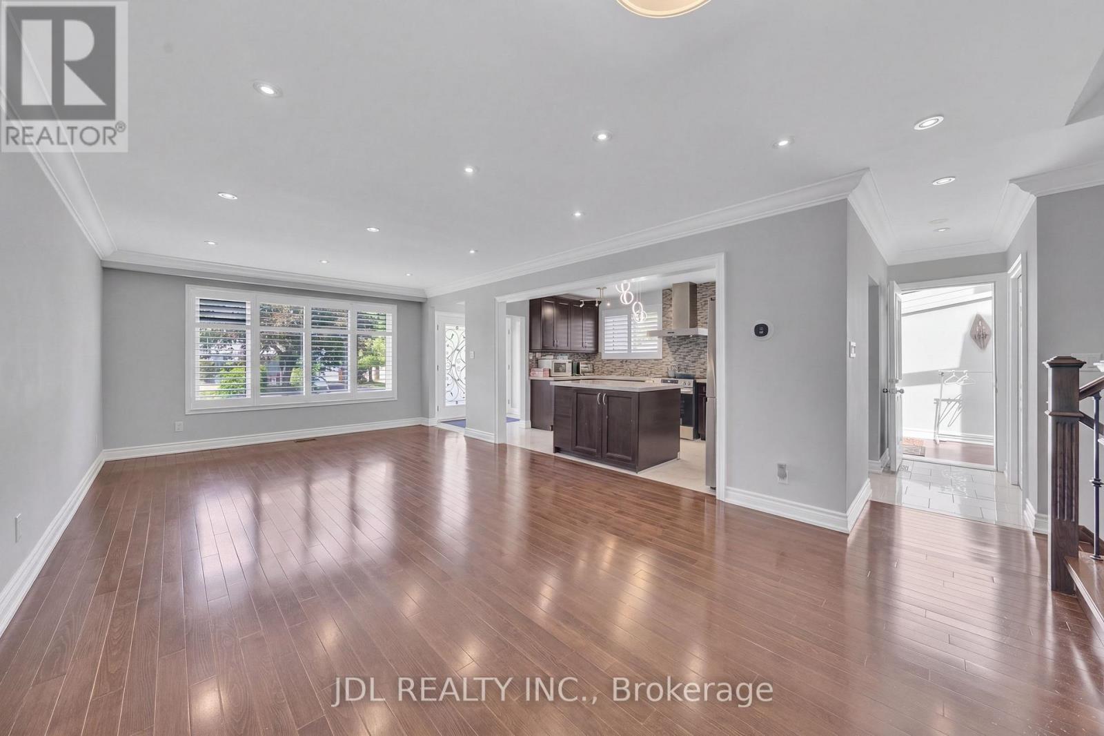 53 SOUTHDALE DRIVE - 10