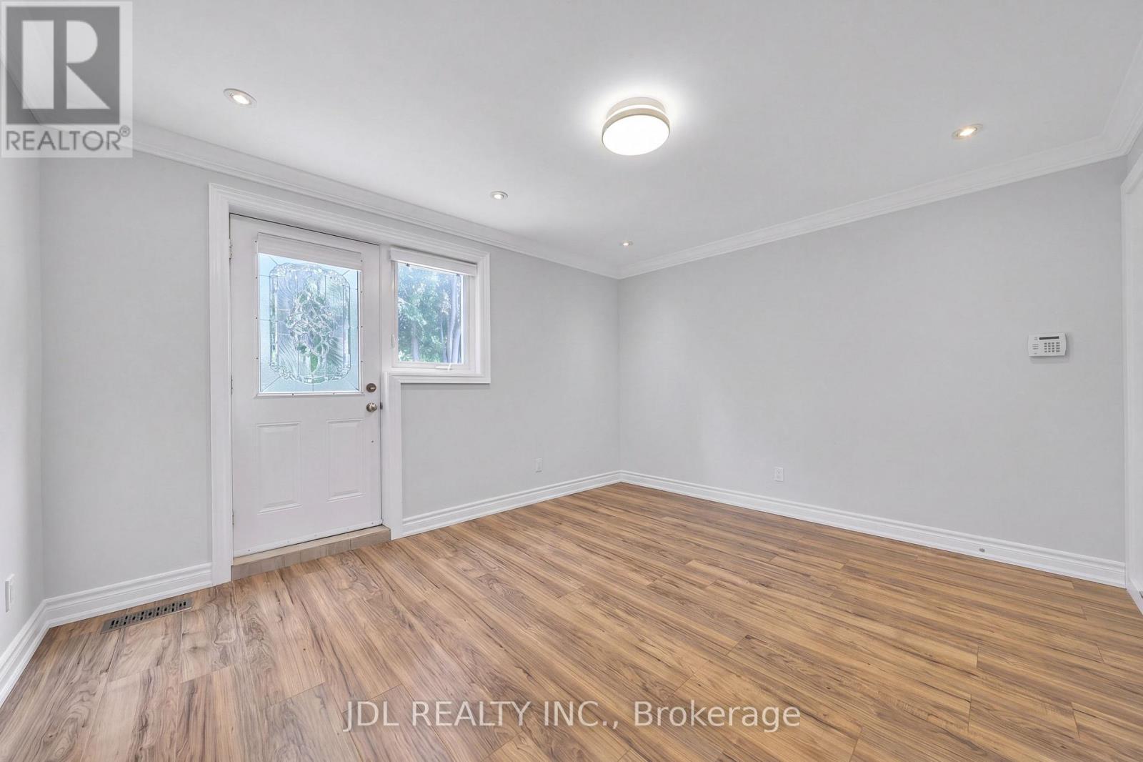 53 SOUTHDALE DRIVE - 21