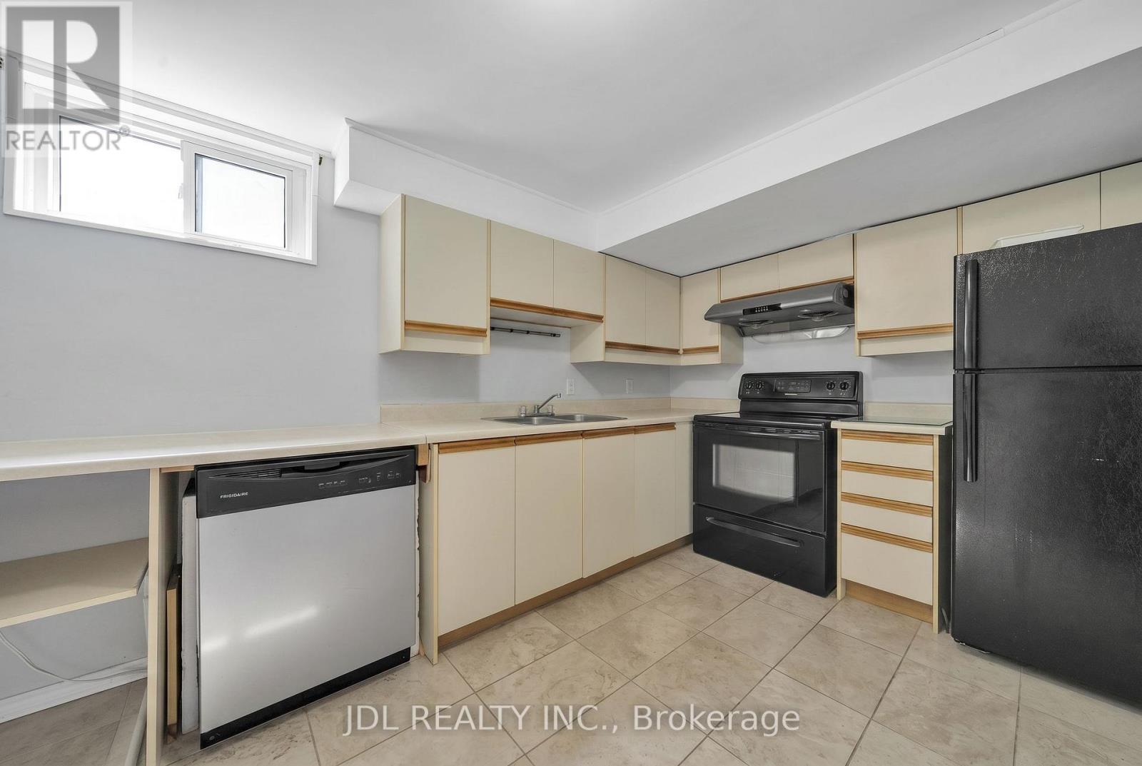53 SOUTHDALE DRIVE - 26