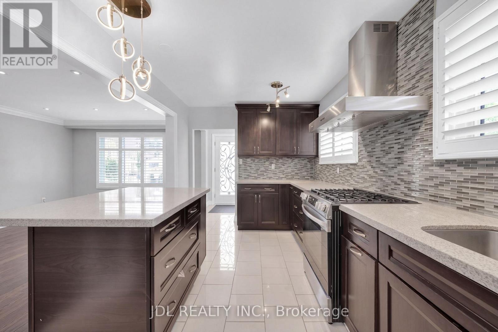 53 SOUTHDALE DRIVE - 13