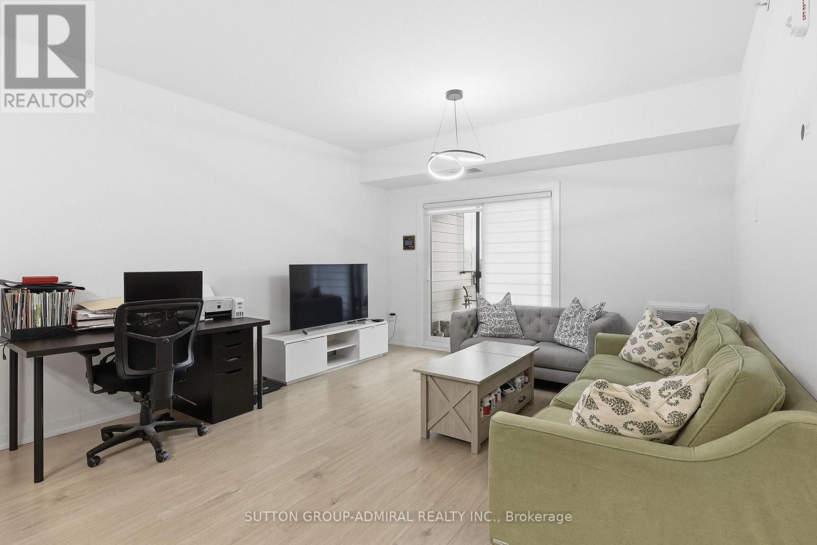 #406 15 KNEESHAW DRIVE - 12