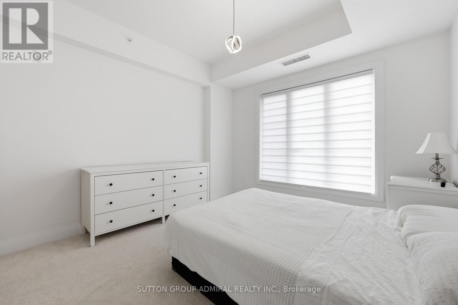 #406 15 KNEESHAW DRIVE - 22