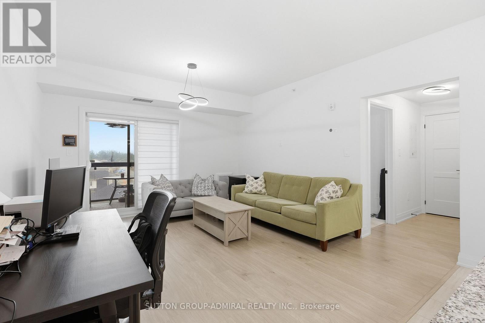 #406 15 KNEESHAW DRIVE - 15
