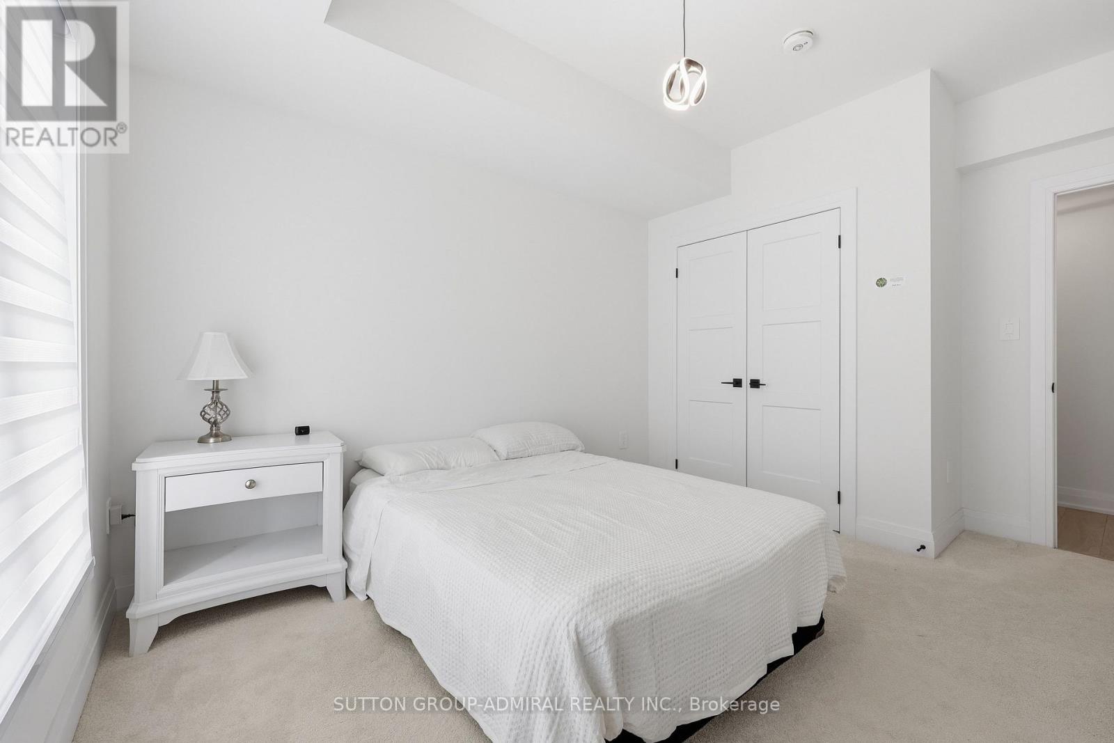 #406 15 KNEESHAW DRIVE - 23
