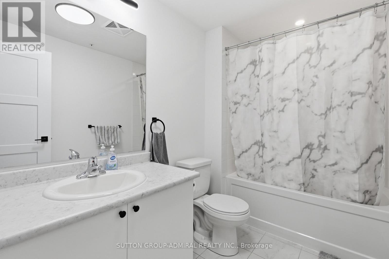 #406 15 KNEESHAW DRIVE - 24