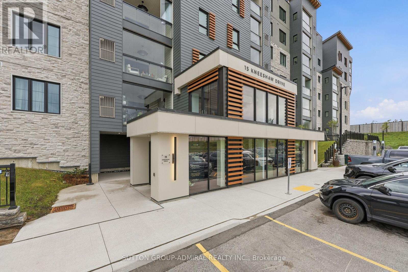 #406 15 KNEESHAW DRIVE - 26