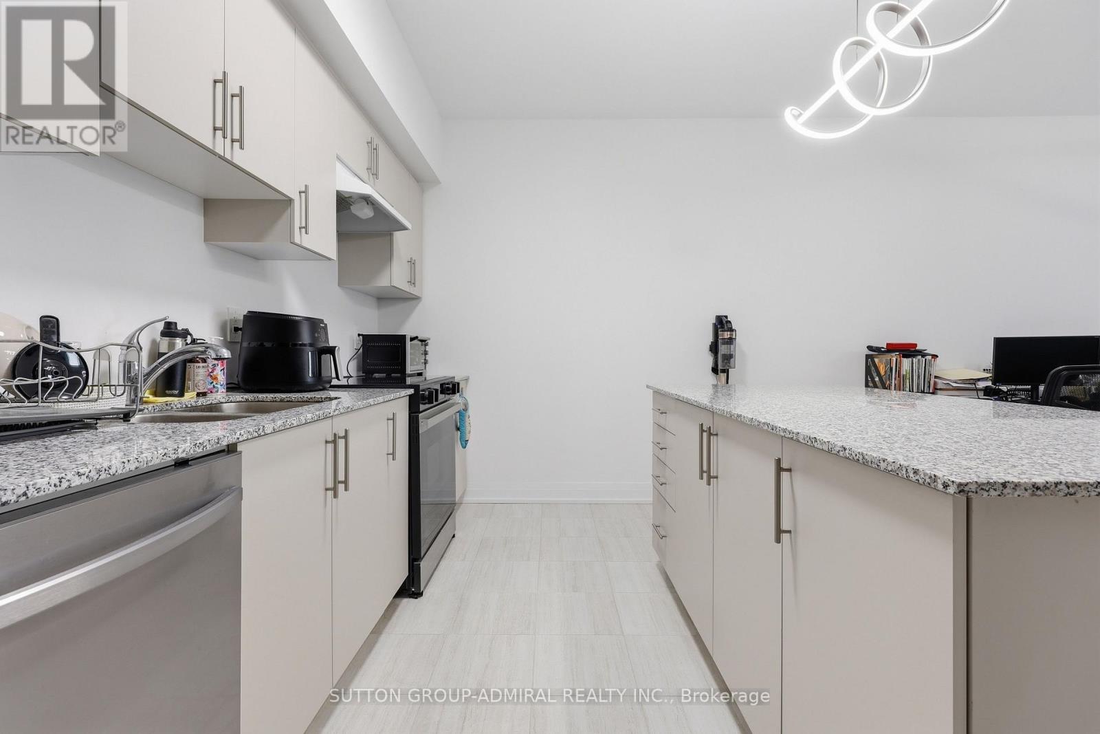 #406 15 KNEESHAW DRIVE - 10