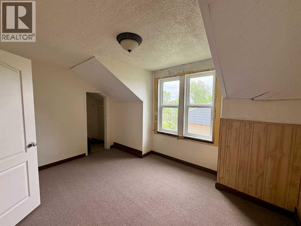 5028 48 Street — photo 13